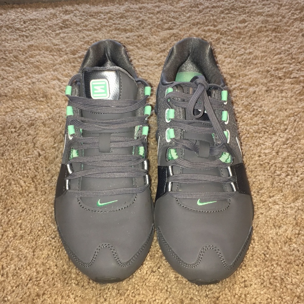 ** Nike Shox ** Size 7 Gray and Teal